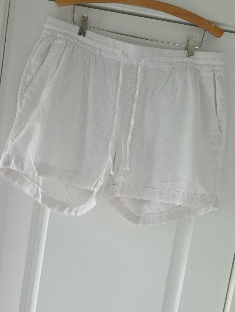Old Navy White Linen Blend Elastic Waist Shorts